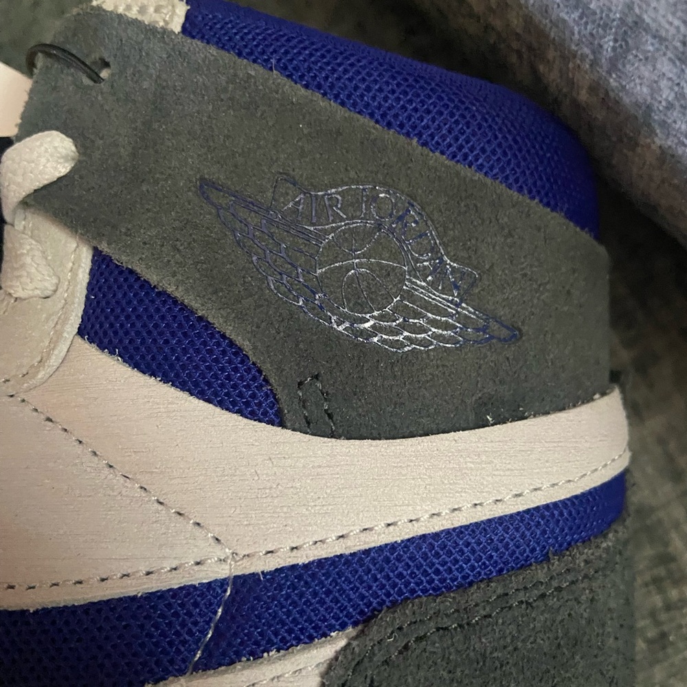 Nike Black and Blue Sneakers High-Top.
Like new. - Picture 7 of 8